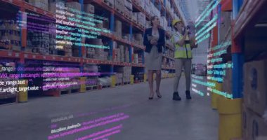 Dijital veri ile etkileşim, depolama tesisindeki depo işçileri. Lojistik, teknoloji, çalışanlar, takım çalışması, endüstri, yönetim