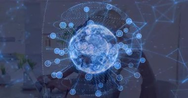 Modern ofis ortamında çalışan insanlar üzerinde dijital ağ bağlantıları. Ağ, teknoloji, yenilik, takım çalışması, kablosuz, işbirliği