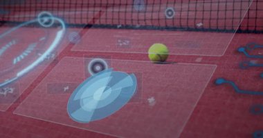 Dijital veri ile sahada zıplayan tenis topları animasyonu örtüyor. Spor, teknoloji, analitik, hareket, performans