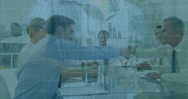 Finansal veriler ve grafik animasyonları üzerinden el sıkışma ile iş toplantısı. ortaklık, anlaşma, finans, analitik, başarı, takım çalışması