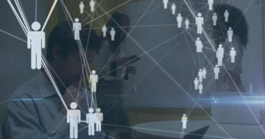 Ofiste işbirliği yapmak, insanlar animasyonda veri bağlamak ve işlemek. Takım çalışması, iş, teknoloji, iletişim, beyin fırtınası, işbirliği