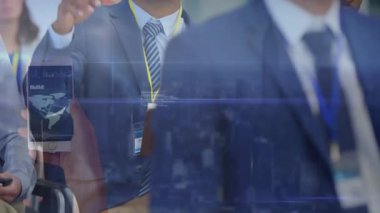 Dünya haritası ve verilerle konferansta olan iş adamları animasyonu örtüyor. takım çalışması, küreselleşme, analitik, sunum, kurumsal, finans