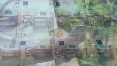 Yeşillik kaplamalı Euro banknotları animasyondaki finansal büyümeyi gösteriyor. Para, finans, yatırım, zenginlik, refah, ekonomi