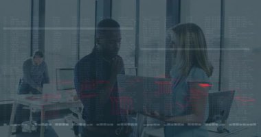 Verileri, dijital kodlu iş adamlarını ve ofis animasyonunda grafikleri tartışıyoruz. Teknoloji, yenilik, analiz, strateji, takım çalışması, işbirliği