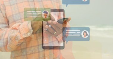Akıllı telefon, sohbet mesajı simgeleri ve sahilde animasyon kullanan kişi. Teknoloji, iletişim, dijital, cep telefonu, tatil, tatil
