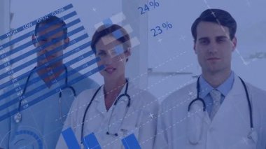 Okulda, tıp uzmanları veri tablolarını ve grafikleri animasyon örtüsüyle analiz ediyorlar. Sağlık, veri analizi, takım çalışması, teknoloji, işbirliği, araştırma