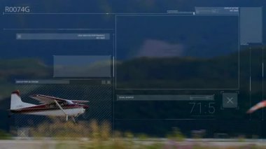 Küçük uçağın dijital verilerle dağlara doğru hareket edişinin animasyonu. Havacılık, teknoloji, yenilik, uçuş, dijitalleştirme, manzara