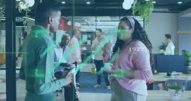 Dijital verileri, animasyon örtüsü olan çeşitli meslektaşları tartışıyorlar. Teknoloji, takım çalışması, yenilik, işbirliği, çeşitlilik, çalışma alanı