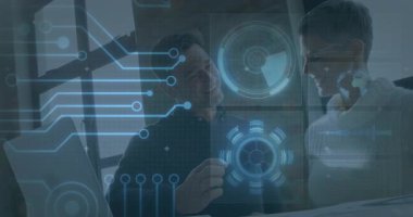 Ofiste, gelecekçi dijital animasyon örtüşen teknolojiyi tartışan iki kişi var. İş, takım çalışması, yenilik, işbirliği, tartışma