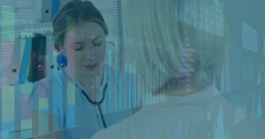 Stetoskop kullanarak finansal veri ve grafik animasyonu yapan bir sağlık uzmanı. Finans, teknoloji, tıp, analitik, iş, yenilik