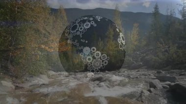 Akan nehirle manzaralı dağ manzarası üzerinde dairesel desenli animasyon. Doğa, vahşi doğa, açık hava, dağlar, güzellik, çevre