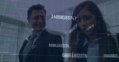 Bilgi paylaşımı, dijital numaraları olan iş adamları. teknoloji, veri analizi, takım çalışması, işbirliği, yenilik, finans