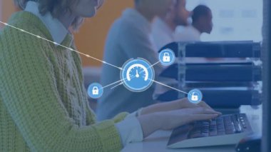 Ofiste çalışan insanlar üzerinde bağlantılar ve veri işleme animasyonu ağı. Teknoloji, ağ oluşturma, dijital, işbirliği, iletişim, yenilik