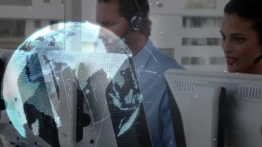 İş yerindeki çeşitli müşteri hizmetleri temsilcileri üzerinde küresel ağ animasyonu. communication, technology, links, support, team work
