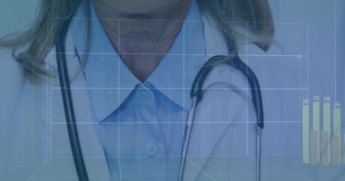 Tıbbi veriler analiz ediliyor, doktor çizelgeler ve grafiklerle animasyon yapıyor. Sağlık, analiz, teknoloji, yenilik, istatistik, dijital