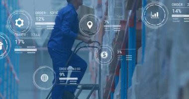 Depo işçisi kutuları dijital veri işleme animasyon örtüsüyle dolduruyor. Lojistik, teknoloji, dağıtım, otomasyon, üretkenlik, depolama