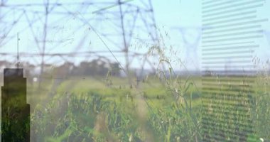 Enerji hatları yeşil alanın üzerine uzanarak veri işleme animasyon örtüsü oluşturuyor. Elektrik, enerji, teknoloji, altyapı, dijital, ağ