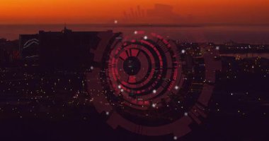 Şehrin gökyüzü alacakaranlıkta parlayan dairesel animasyonlarla kaplandı. şehir, mimari, gece, şehir manzarası, fütüristik, ışıklar