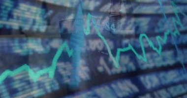 Finansal veriler ve borsa grafik animasyonu bulanık mavi metin arkaplanı üzerinde. Finans, yatırım, ekonomi, analitik, teknoloji, rakamlar