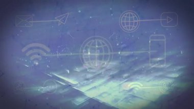 QR kodu dijital ağ sembolleri ve soyut arkaplan üzerindeki animasyonu tarıyor. Teknoloji, veri, arayüz, gelecek, sanal, matris