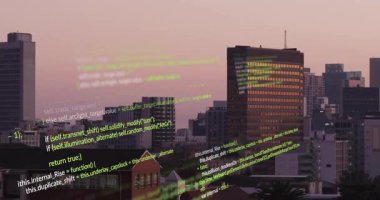 Şehir manzarasını kaplayan yeşil kod çizgilerinin animasyonu, dijital teknoloji temasını gözler önüne seriyor. yenilik, siber alan, kentsel, geleceksel, ağ oluşturma, veri