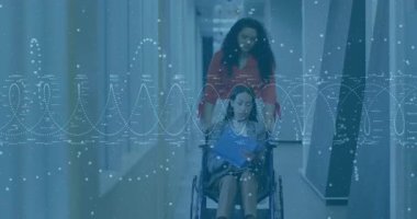 Koridorda veri işleme animasyonlu tekerlekli sandalye iten bir kadın vardı. Engellilik, teknoloji, bakıcı, destek, sağlık hizmetleri, bağlantı