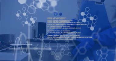 Laboratuvarda, ekipman ve moleküler animasyonla çalışan ceketli bilim adamı. Araştırma, laboratuvar, bilim, teknoloji, biyoteknoloji, deney