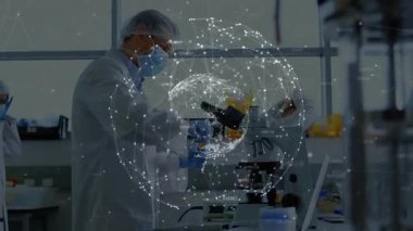 Laboratuvarda, dijital ağ animasyonu ile veri analizi yapan bilim adamları var. Bilim, teknoloji, yenilik, araştırma, veri analizi, ağ oluşturma