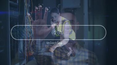 Borsa verileriyle sunucu üzerinde çalışan teknisyen animasyon üzerinde çalışıyor. Teknoloji, ağ, finans, ticaret, siber güvenlik, analiz