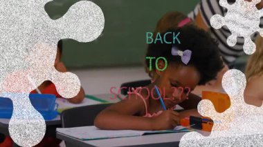 Okul masasında yazılar, okula dönüş animasyon örtüşen çocuklar. Eğitim, öğrenim, sınıf, çocukluk, öğrenciler, ilkokul