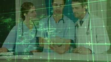 Tıbbi uzmanlar hasta verilerini dijital şebeke ile tartışıyor ve animasyonu örtüyor. Sağlık, takım çalışması, yenilik, işbirliği, analiz, teknoloji