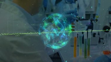 Okul laboratuarında, bilim adamları dijital dünya animasyonu ile veri analizi yapıyorlar. Bilim, teknoloji, yenilik, araştırma, analitik, veri analizi