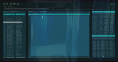 Animasyon, okul ortamında dijital terminal ekranında kod işlemlerini gösteriyor. Teknoloji, kodlama, programlama, eğitim, bilgisayar, yenilik