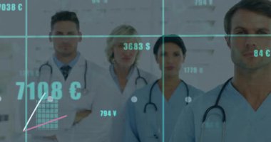 Veri tabloları ve grafikleri analiz etmek, hastanede işbirliği yapan sağlık uzmanları. İşbirliği, takım çalışması, tıbbi, analiz, takım çalışması