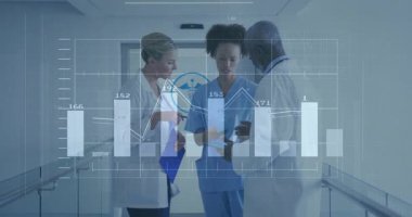 Hasta verilerini, hastane ortamında grafik animasyonu olan tıp uzmanlarını tartışıyorlar. Sağlık, takım çalışması, veri analizi, istatistik, işbirliği, teknoloji