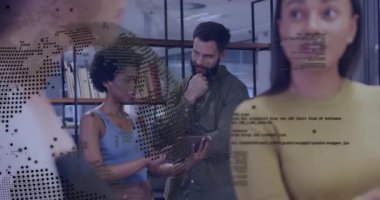 Ofiste işbirliği, animasyon ve dijital kod örtüsü kullanarak çeşitli takımlar. Takım çalışması, işbirliği, teknoloji, yenilik, programlama, çeşitlilik