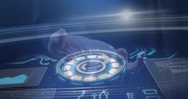 Okuldaki grafikleri ve devre kalıplarını gösteren dijital animasyonla el etkileşimi. Teknoloji, yenilik, eğitim, analitik, görselleştirme, arayüz