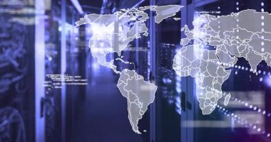 Dünya haritası veri merkezi sunucularında dijital bağlantılarla örtüşüyor. Teknoloji, ağ, bağlantı, yenilik, küresel, altyapı