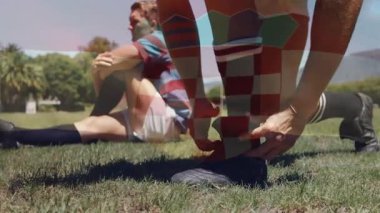 Park alanında, Hırvat bayrağı animasyonuna sahip iki kişi görüntü üzerinde yer alıyor. Kutlama, vatanseverlik, ulusal gurur, yaz, açık hava, özgürlük