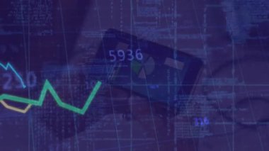 Finansal veriler örtüşüyor ve kredi kartı ve pasta grafiği animasyonuyla kodlanıyor. Finans, analitik, veri görselleştirme, işlemler, ekonomi, teknoloji