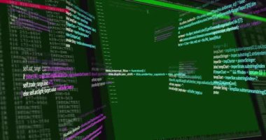 Okul ortamında yeşil dijital ekrandaki renkli programlama kodunun animasyonu. Teknoloji, kodlama, eğitim, bilgisayar, fütürist, yenilik
