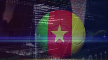 Finansal ve ikili veri örtüşen futbol topunda Kamerun bayrağının animasyonu. Finans, ticaret, ekonomi, teknoloji, dijital, futbol