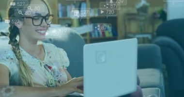 Laptop kullanan kadın, sosyal medya bildirimleriyle çevrili. technology, networking, digital, internet, interactive, communication