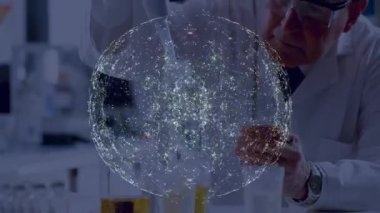 Dijital ağ animasyonuna sahip bilim adamı laboratuarda deney yapıyor. Araştırma, yenilik, teknoloji, deney, bilim, veri