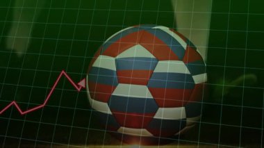 Yeşil şebeke arka planında dalgalanan kırmızı çizgili futbol topunun animasyonu. Spor, finans, dalgalanma, büyüme, yatırım, pazar
