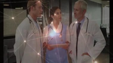 Hasta verilerini, şebeke bağlantıları olan hastanedeki doktorları tartışıyorlar. Sağlık, teknoloji, iletişim, işbirliği, danışma, tıbbi