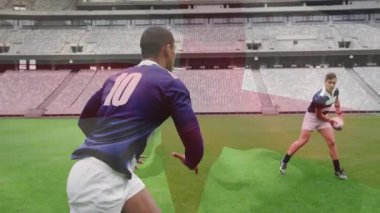 Ragbi antrenmanı, yeşil sahadaki oyuncular büyük boş stadyumda animasyonla. Spor, takım, yarışma, atlet, aksiyon, egzersiz