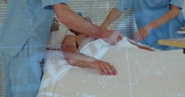 Hastane yatağında tedavi gören hasta için tıbbi veri işleme animasyonu. Sağlık, teknoloji, yenilik, tedavi, izleme, veri analizi