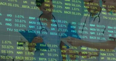 Tıp uzmanları hisse senedi piyasası veri animasyonu üzerinde yüzdelerle tartışıyorlar. İş, finans, takım çalışması, sağlık, işbirliği, analiz