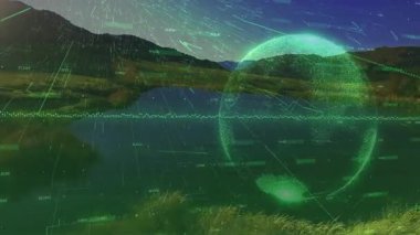 Dağ manzarası üzerinde yeşil veri işleme animasyonuyla dijital manzara. Teknoloji, yenilik, bilgi, fütüristik, ağ, analitik